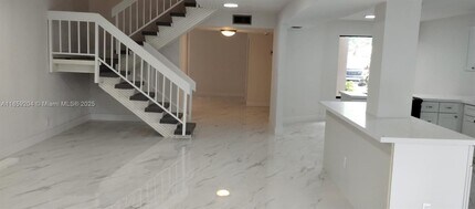 9719 N New River Canal Rd in Plantation, FL - Foto de edificio - Building Photo