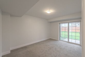 136 Ian Ormston Dr in Kitchener, ON - Building Photo - Building Photo