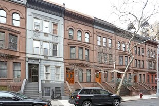 327 W 84th St in New York, NY - Building Photo