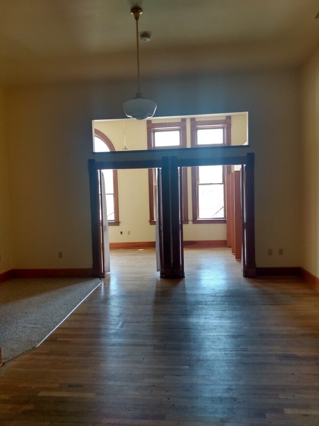 129 2nd Ave NE, Unit A in Independence, IA - Building Photo - Building Photo