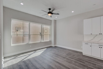 5810 Hudson st in Dallas, TX - Building Photo - Interior Photo