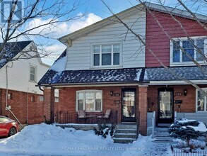 125 Aldwych Ave in Toronto, ON - Building Photo - Building Photo