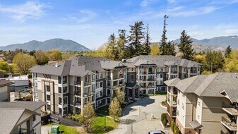 45761 Stevenson Rd in Chilliwack, BC - Building Photo