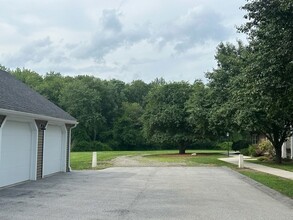 75 Page Rd in Bedford, MA - Foto de edificio - Building Photo