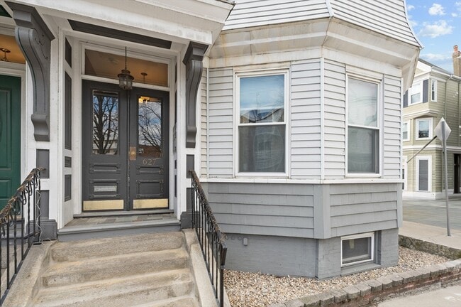 property at 627 E 6th St