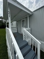 2021 N Battlebell Rd in Highlands, TX - Building Photo