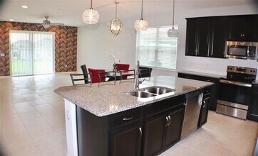 536 Sapphire Dr in Davenport, FL - Building Photo - Building Photo