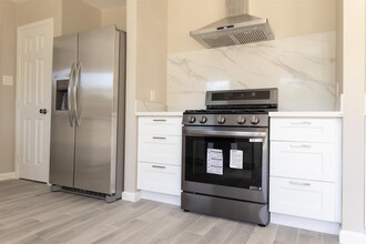 8335 Langdon Ln in Houston, TX - Building Photo - Building Photo