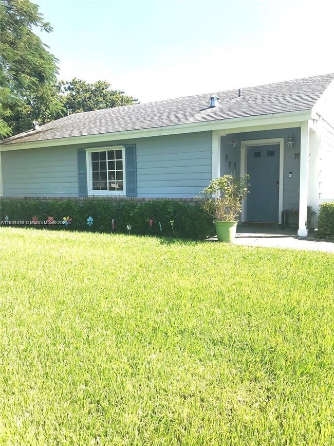 13796 SW 149th Cir Ln in Miami, FL - Building Photo - Building Photo