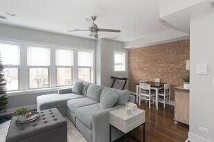 3919 N Janssen Ave, Unit 2E in Chicago, IL - Building Photo
