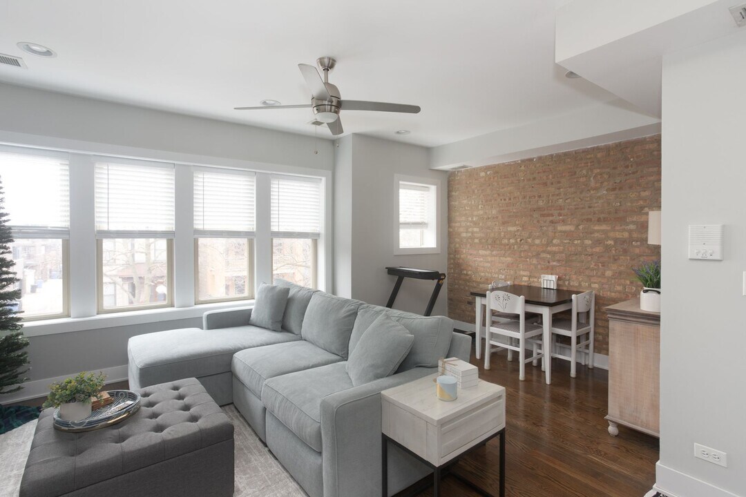 3919 N Janssen Ave, Unit 2E in Chicago, IL - Building Photo