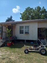 310 N Kleas St in Edna, TX - Building Photo - Building Photo