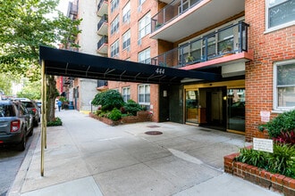 Claiborne House in New York, NY - Foto de edificio - Building Photo