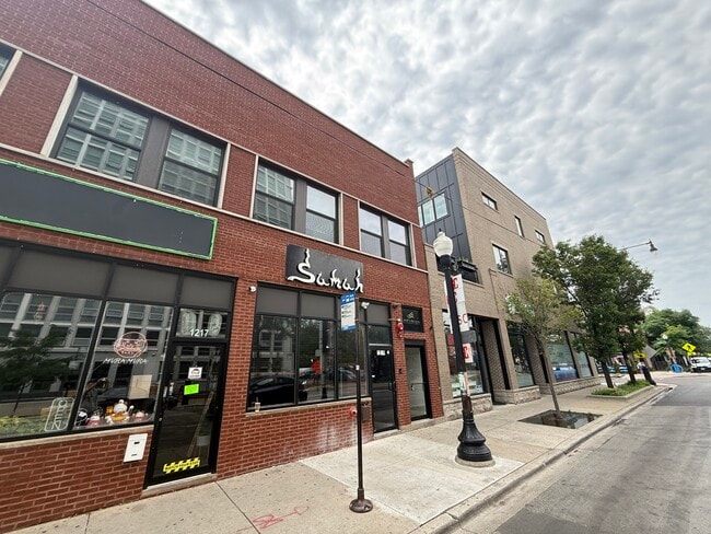 property at 1219 W Devon Ave