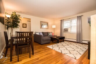 105 Chestnut St in Brookline, MA - Building Photo - Building Photo