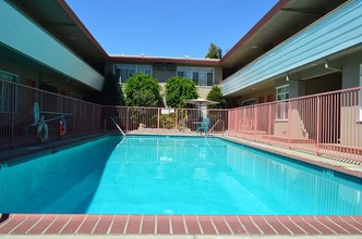 Prospect Apartments in South Pasadena, CA - Foto de edificio - Building Photo