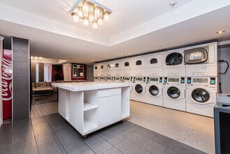 3 Pl. Ontario, Unit SI ID1261815P in Montréal, QC - Building Photo - Building Photo