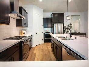 2352 Bronze Star Way in Sacramento, CA - Building Photo - Building Photo