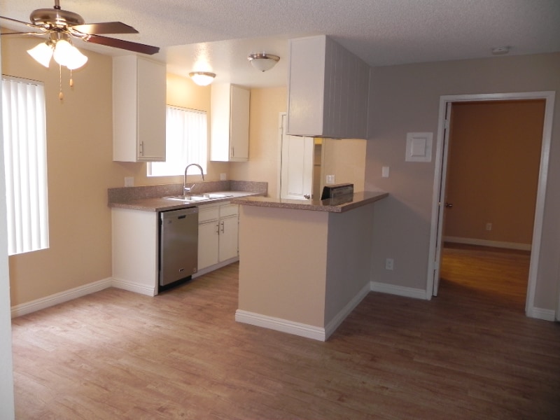 8602 Chapman Ave in Garden Grove, CA - Building Photo