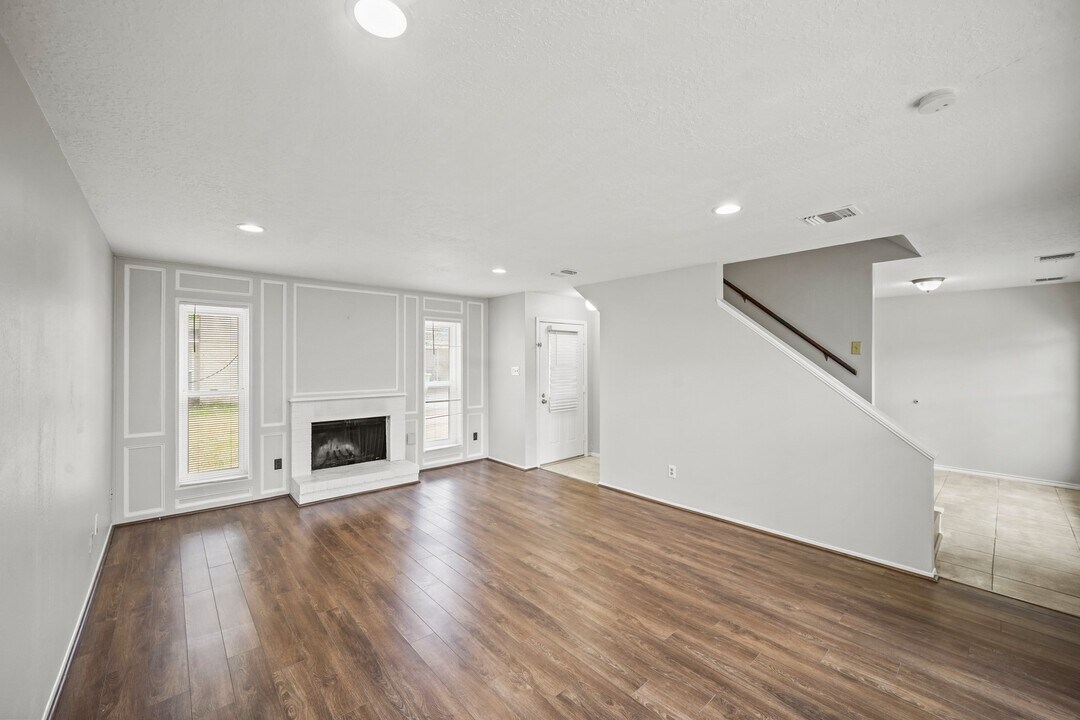 10814 Sugar Hill Dr in Houston, TX - Building Photo