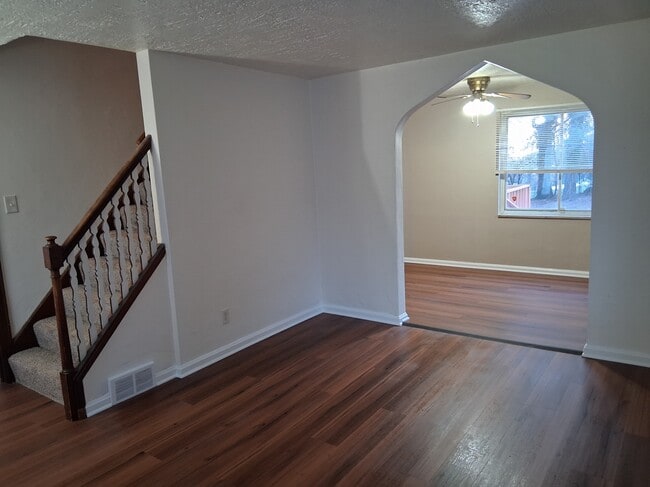 405 Commonwealth Ave in Duquesne, PA - Foto de edificio - Building Photo