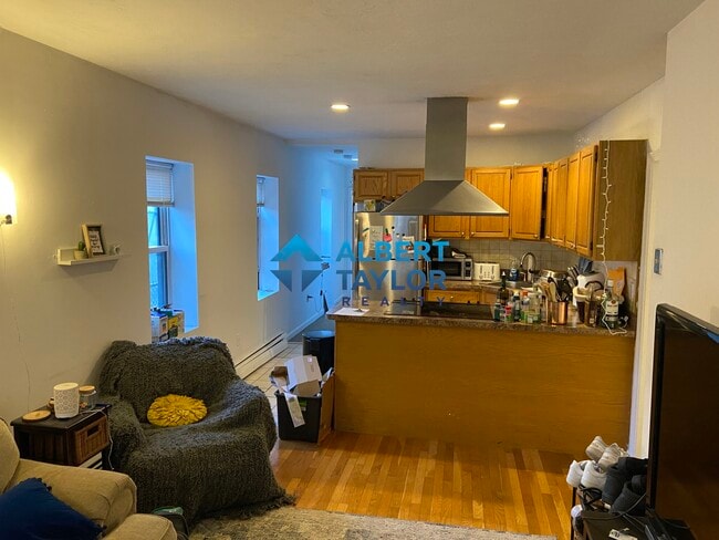 22 Saint Cyprians Pl, Unit 2L in Boston, MA - Building Photo - Building Photo