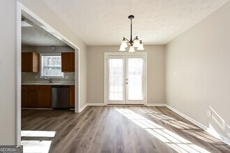 561 Sunnyhill Dr in Jonesboro, GA - Building Photo - Building Photo