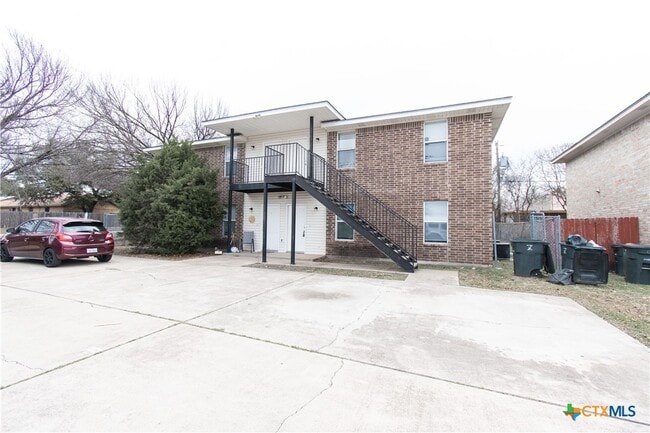 property at 2018 Cedarhill Dr