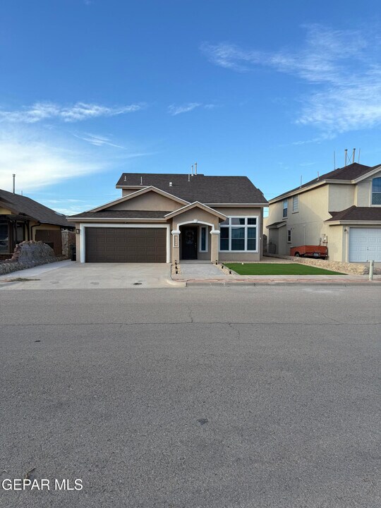 12253 Holy Springs Ct in El Paso, TX - Foto de edificio