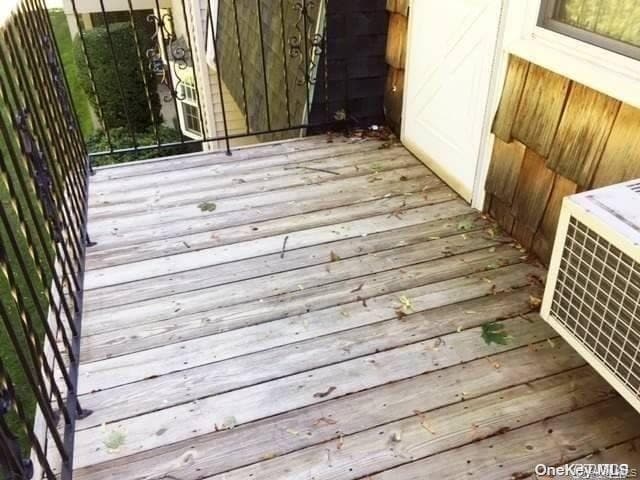 2 Anchorage Ln in Oyster Bay, NY - Building Photo - Building Photo