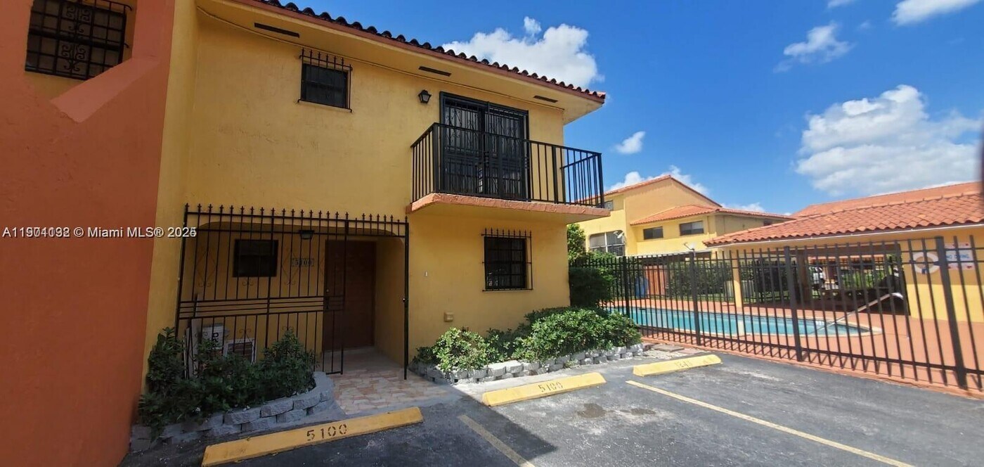5100 W 12th Ln in Hialeah, FL - Building Photo