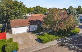 230 War Eagle Dr in Mountain Home, ID - Building Photo