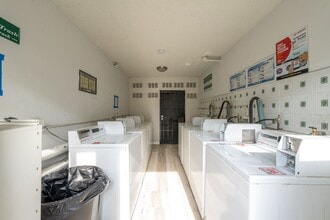 13637 Cordary Ave in Hawthorne, CA - Building Photo - Building Photo