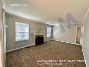 2557 Bonnie Ln in Stockton, CA - Building Photo - Building Photo