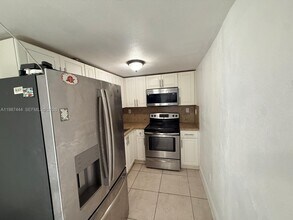 2265 NW 100th St in Miami, FL - Building Photo - Building Photo