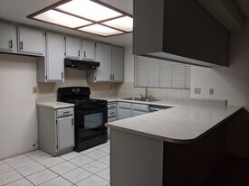 2204 Cedar St, Unit E in Alhambra, CA - Building Photo