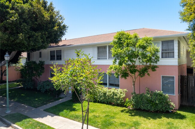1132-1142 Princeton Street in Santa Monica, CA - Building Photo - Building Photo