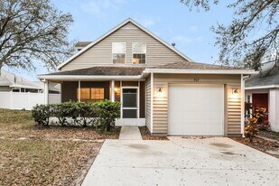 907 Cape Cod Cir in Valrico, FL - Building Photo