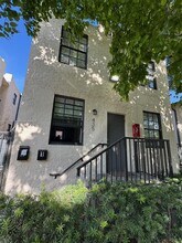 1068 NW 5th St in Miami, FL - Foto de edificio - Building Photo