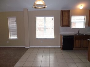 1835 Manor Dr in Baytown, TX - Building Photo - Building Photo