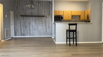 6492 Royal Woods Dr in Ft. Myers, FL - Building Photo - Building Photo