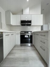 7022 Semrad Rd in Los Angeles, CA - Building Photo - Building Photo
