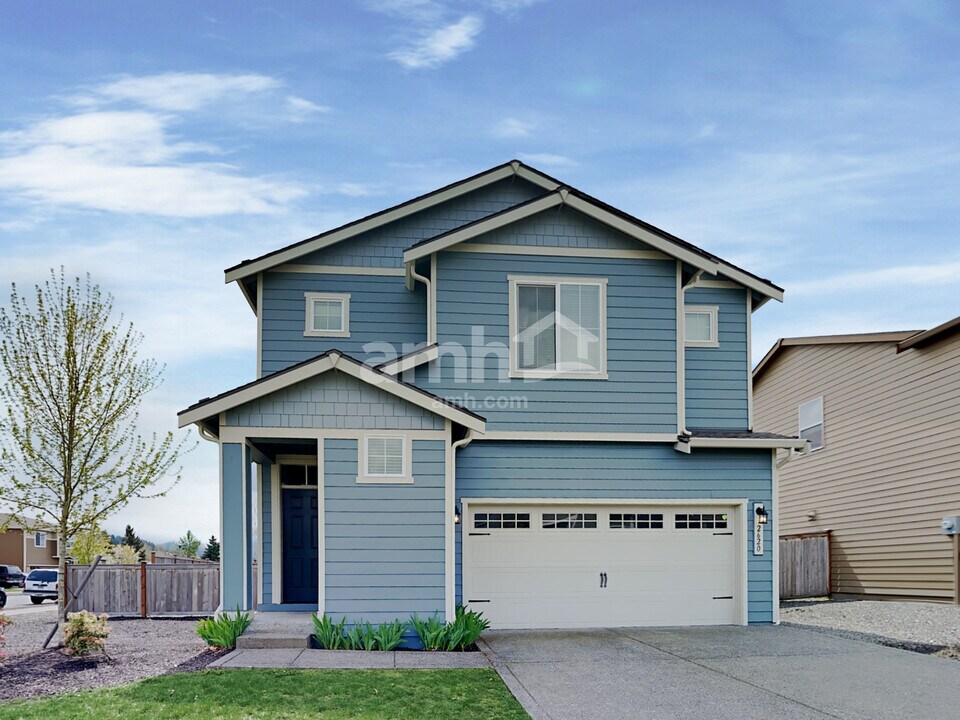 2620 Moore St in Enumclaw, WA - Foto de edificio