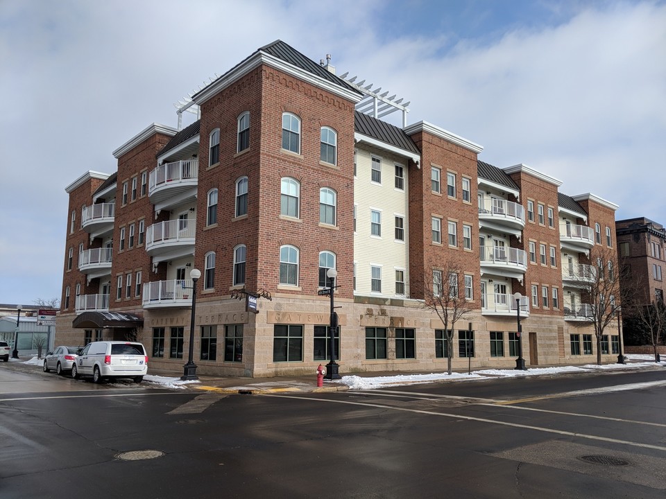 Gateway Terrace in La crosse, WI - Building Photo