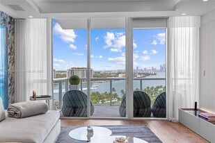 100 South Pointe Dr in Miami Beach, FL - Building Photo