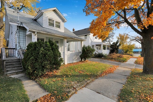 405 E Hodge Ave in Lansing, MI - Building Photo - Building Photo