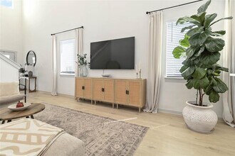 105 New Hvn St in San Marcos, TX - Building Photo - Building Photo