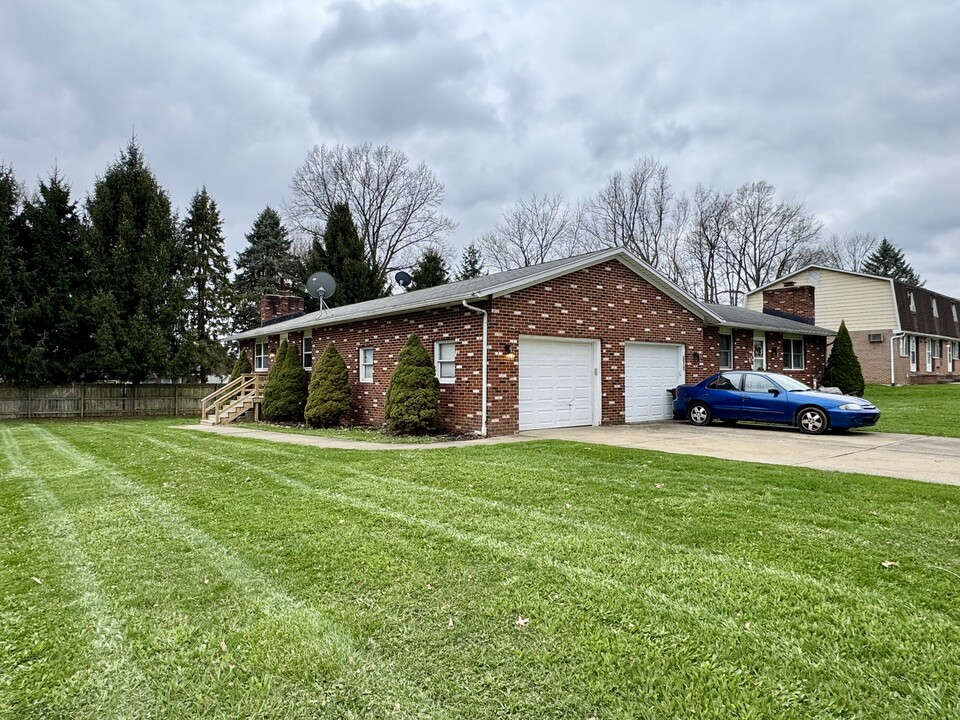 7294 Seymour St NW, Unit 7294 Seymour in Massillon, OH - Building Photo