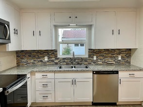 325 SE M St in Grants Pass, OR - Foto de edificio - Building Photo