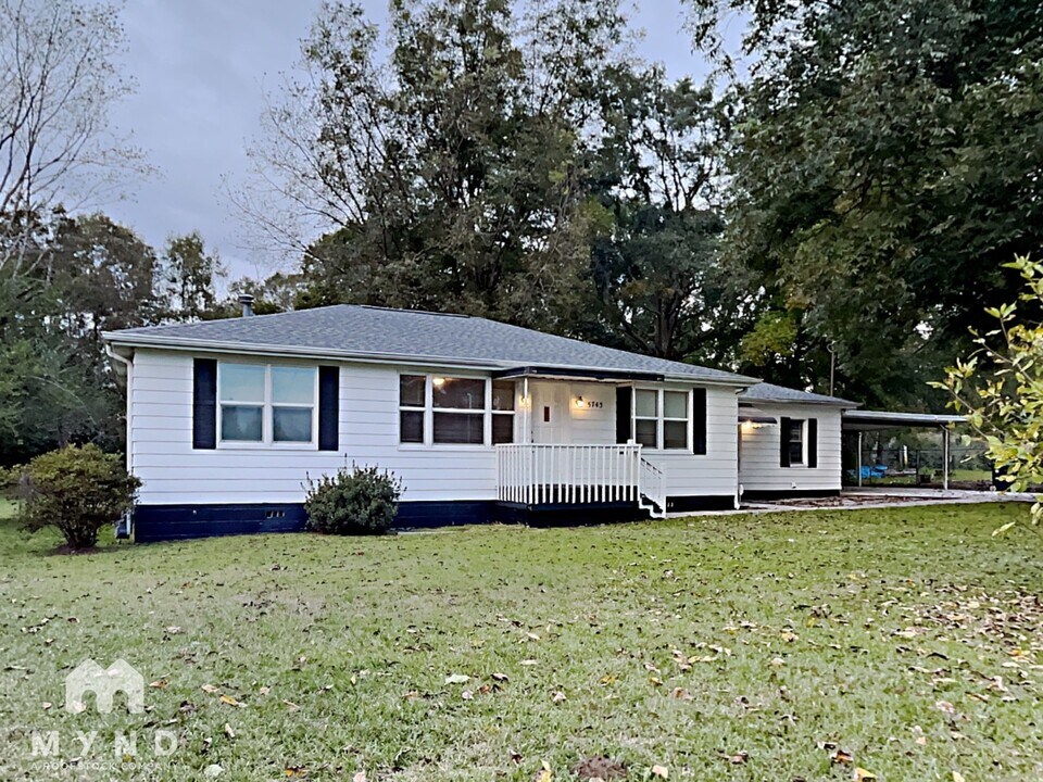 5743 Warrior River Rd in Bessemer, AL - Building Photo